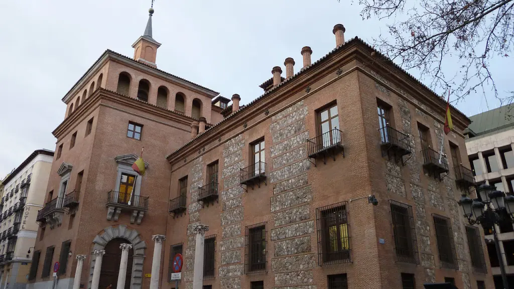 Más detalles Vista de la Casa de las Siete Chimeneas de Madrid (España) desde el ángulo sureste.